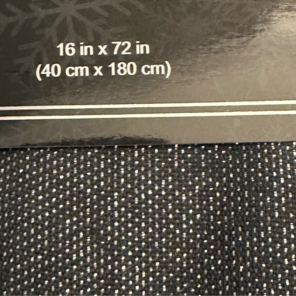 🆕Merry & Bright Table Runner - Picture 10 of 12